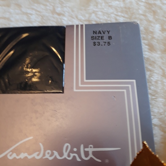🍇Vintage Gloria Vanderbilt navy SIZE B panty hose - Picture 2 of 3